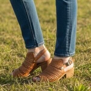 "Rag & Bone" Open Toe Strappy 2.5" Chunky Heel SZ 7 (37) Tan Basket Weave Rustic